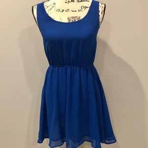 Short blue dress